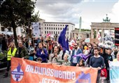 اعتراض هزاران نفر در آلمان علیه وضعیت نابسامان آموزشی/فعالان آب و هوایی هم به خیابان‌ها آمدند