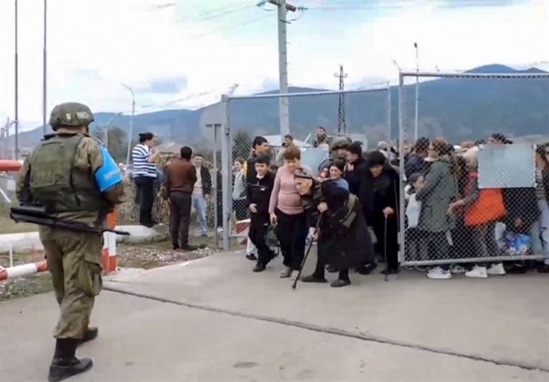 نمایش غنائم جنگی و ترس پناهندگان ارمنی قره‌باغ