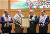 محمد مقیمی رئیس دانشگاه تهران و سردار سرلشکر پاسدار حسین سلامی فرمانده کل سپاه پاسداران و محمدعلی زلفیگل وزیر علوم در مراسم گردهمایی ایثارگران دانشگاه تهران