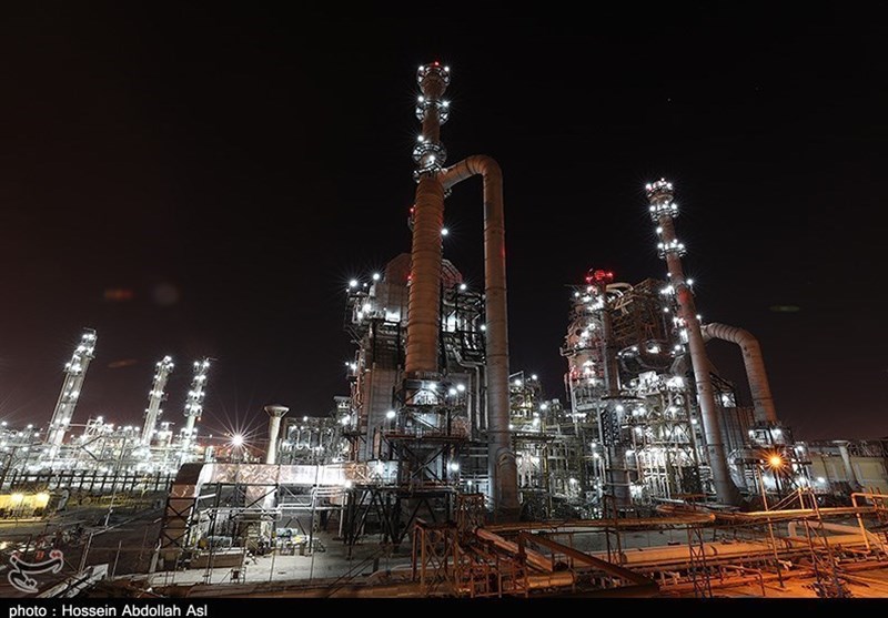 Iranian President to Inaugurate DHT Unit in Isfahan Refinery