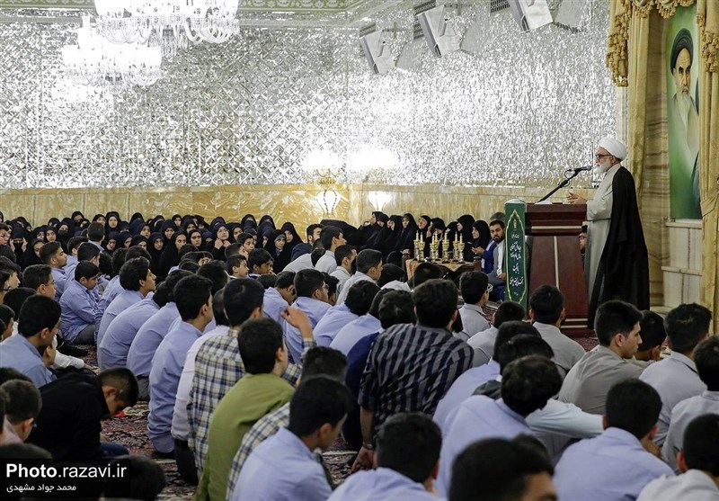 تولیت آستان قدس رضوی: آینده و پیشرفت کشور در گروی تلاش جوانان نخبه است