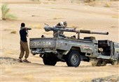 رژه نظامی دولت مستعفی یمن هدف حملات توپخانه‌ای قرار گرفت