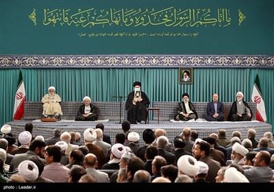 لقاء الإمام الخامنئي مع ضيوف مؤتمر الوحدة الإسلامية