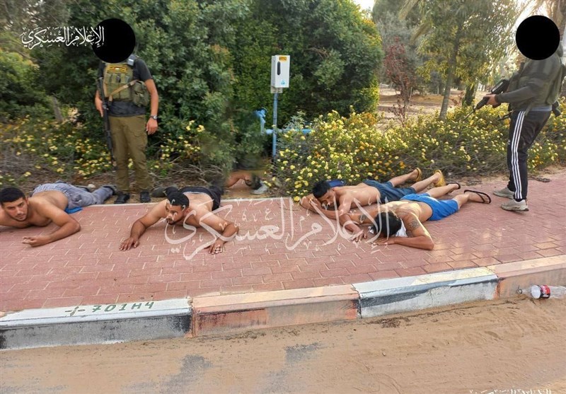 انتقال اسرا و غنایم نظامیان رژیم اسرائیل به نوار غزه در عملیات «طوفان الاقصی» مقاومت
