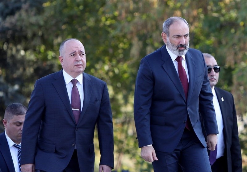 وزیر دفاع پیشین ارمنستان پاشینیان را به خیانت متهم کرد