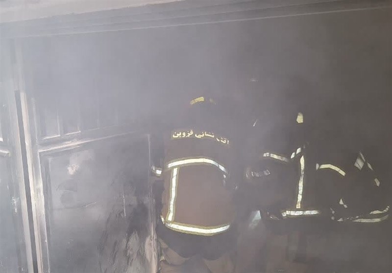 آتش‌سوزی در انبار مواد غذایی ‌قزوین + فیلم