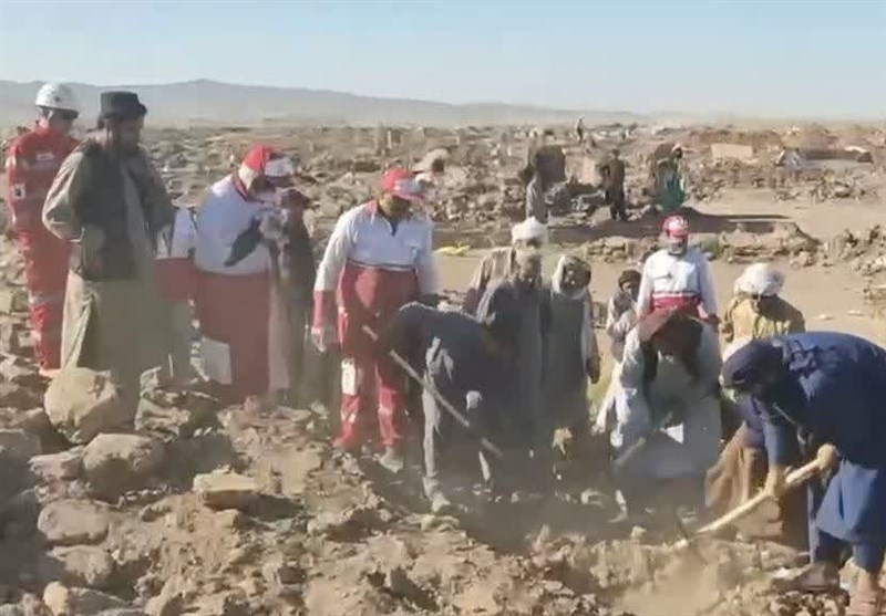 امدادرسانی 10 تیم هلال احمر خراسان رضوی به زلزله‌زدگان 4 روستای افغانستان + تصویر