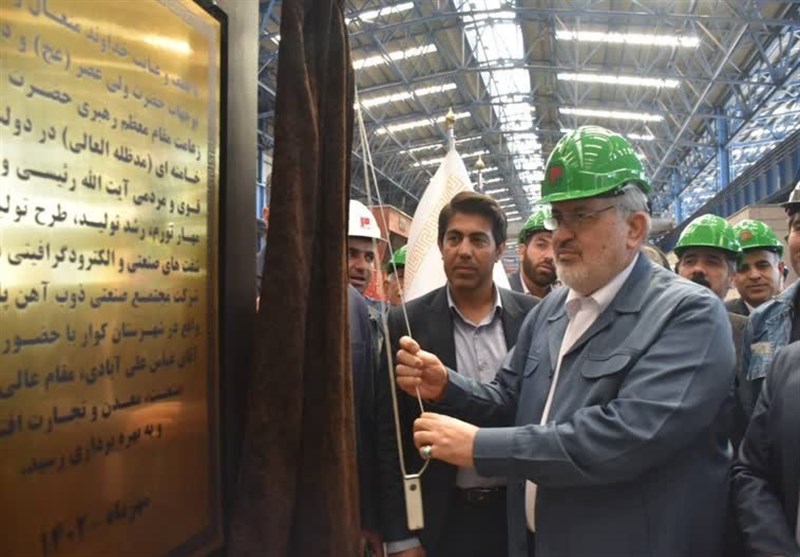 وزیر صنعت: در دولت رقیب بخش فولاد نیستیم/‌ با تمام قوا از فولادسازان حمایت می‌کنیم