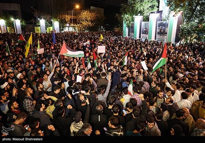 تجمع شبانه مردم در محکومیت جنایت جنگی رژیم صهیونیستی