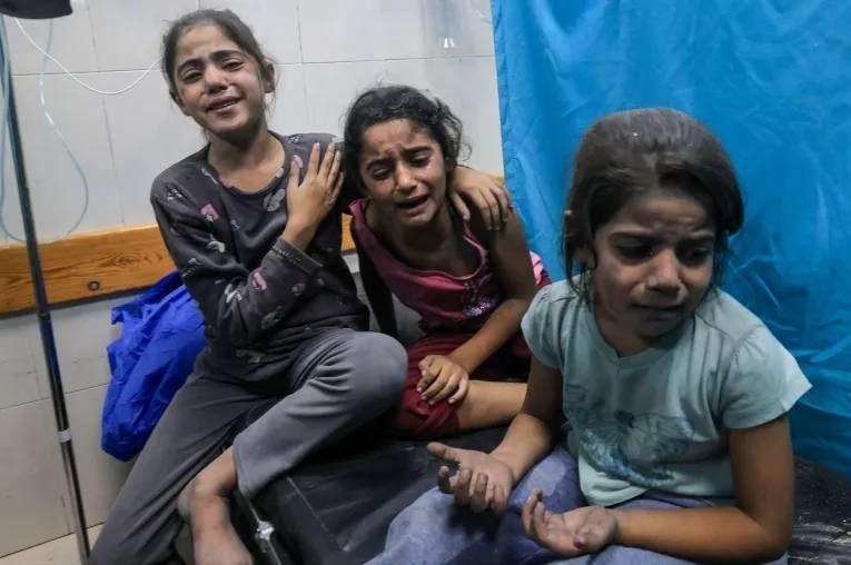 شهادت ده‌ها فلسطینی در غزه طی یک ساعت/ درخواست برای تحقیقات بین‌المللی درباره جنایت اشغالگران در بیمارستان المعمدانی