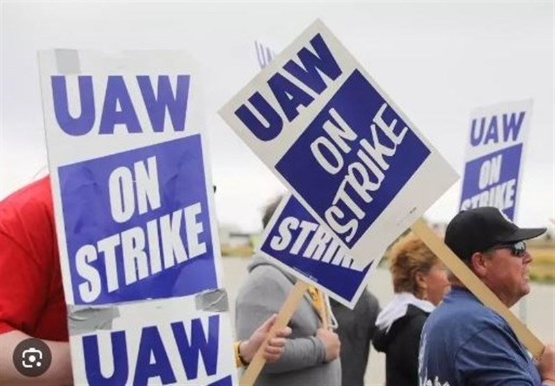 UAW Presses Detroit Automakers for Better Offer, Threatens More Strikes: Report