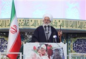 امام جمعه زنجان: ملت بزرگ ایران هیچ‌گاه خیانت‌های آمریکا را فراموش نخواهند کرد