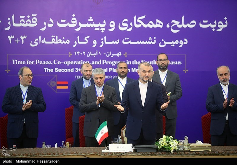 اجتماع وزراء خارجیة صیغة 3+3 یبدأ أعماله فی طهران
