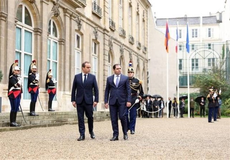 امضای یادداشت همکاری‌های نظامی بین ارمنستان و فرانسه در پاریس