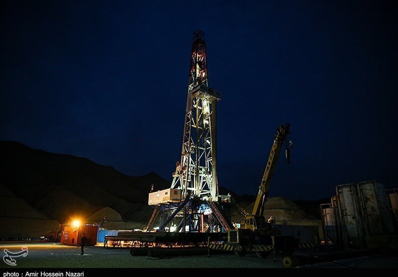 تولید نفت از 3 حلقه چاه میدان نفتی گلخاری تا پایان آذر ماه
