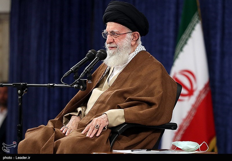 استفتاء از امام خامنه‌ای؛ آیا رعایت پوشش در نمازهای مستحبی واجب است؟