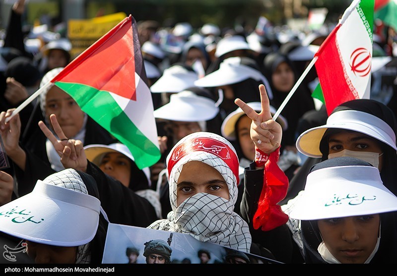 تجمع دانش‌آموزان تهرانی در حمایت از دانش‌آموزان غزه