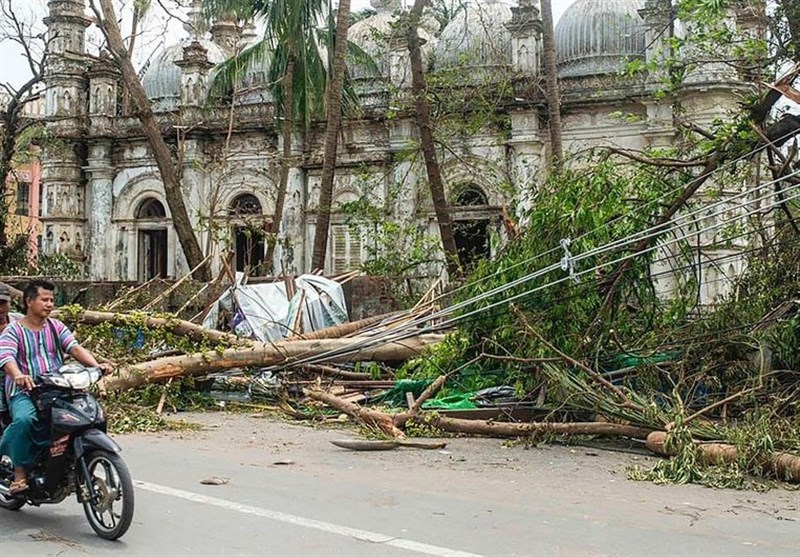 Two Killed, Nearly 275,000 Flee Bangladesh Cyclone