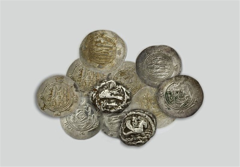 کشف 10 سکه اشکانی و 3 تندیس گلی در ورامین