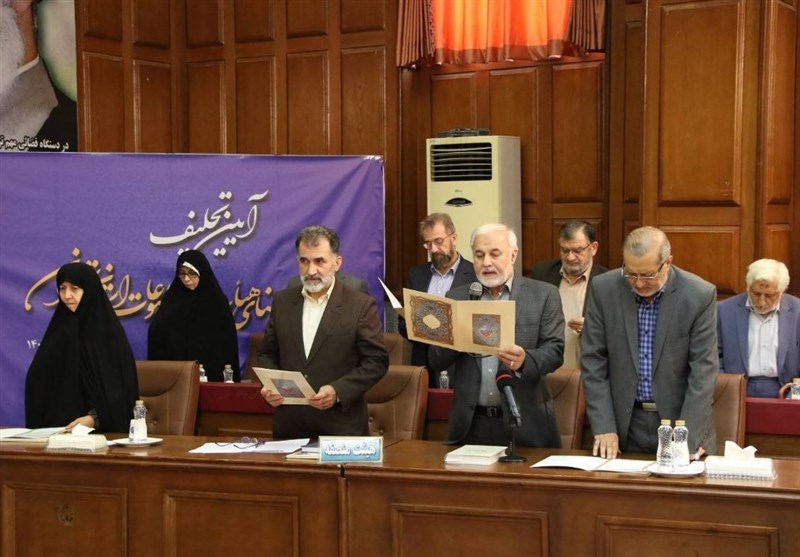 اعضای هیئت منصفه مطبوعات استان تهران تحلیف شدند/ رسیدگی به 160 پرونده سیاسی و مطبوعاتی در 2 سال