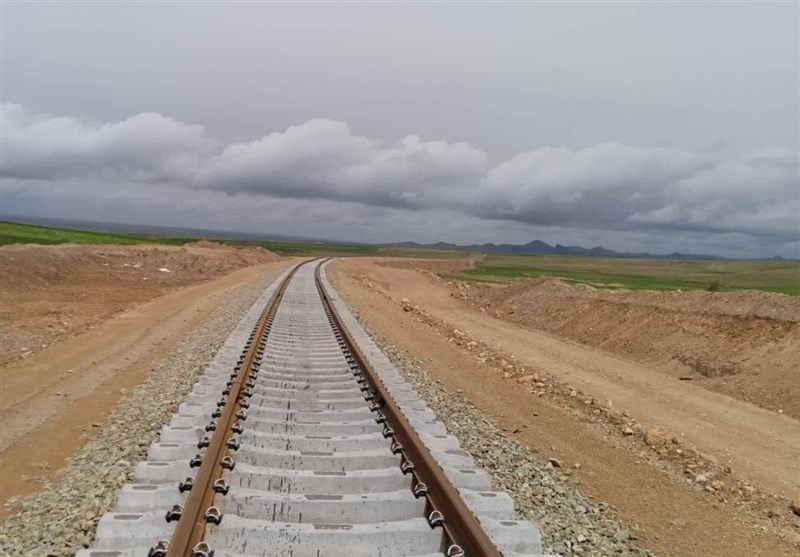 صنعت بیمه بر روی پروژه راه‌آهن همدان ـ ملایر سرمایه‌گذاری کند