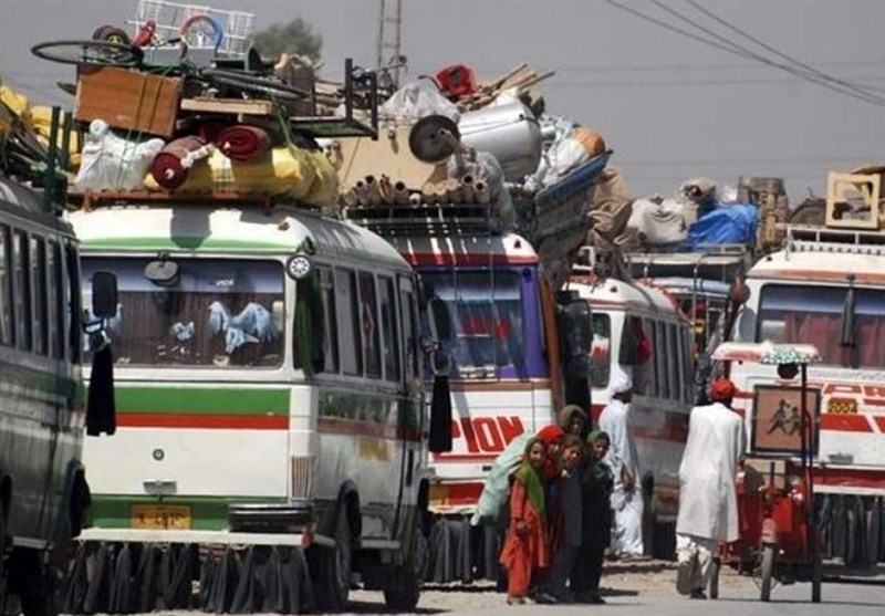 افغانستان پناهجویان اخراج‌ شده از پاکستان را رایگان به موطن‌شان انتقال می‌دهد