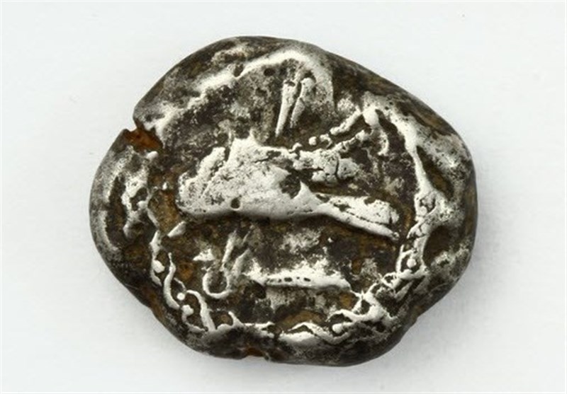 اهدای سکه‌ای با قدمت 2300 سال به موزه رضوی