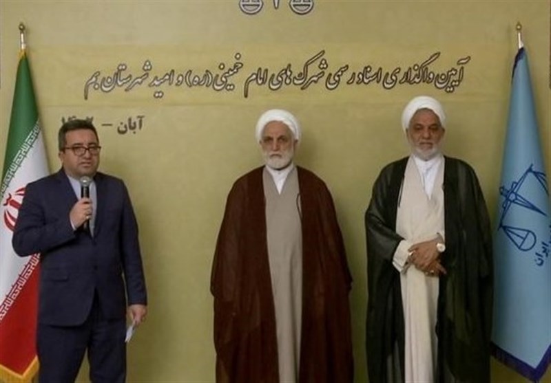 واگذاری 10 هزار اسناد رسمی شهرک‌های امام خمینی (ره) و امید بم به مردم پس از 20 سال