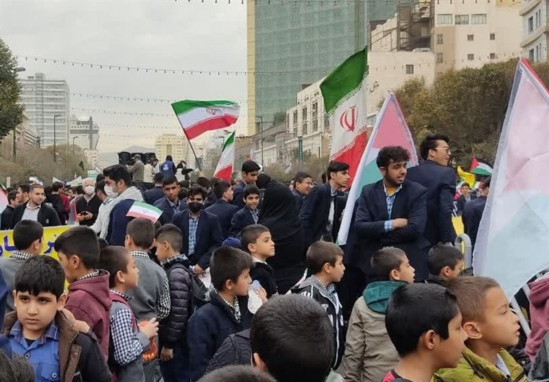 شکوه حضور اردبیلی‌ها در راهپیمایی 13 آبان/ محکومیت استکبار در اجتماع د‌ارالارشادی‌ها + فیلم و تصاویر