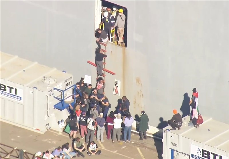 Protesters in California Block US Military Supply Ship to Israel (+Video)