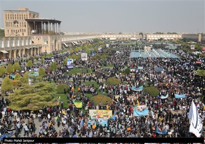 دریای خروشان مردم اصفهان در راهپیمایی 13 آبان/ میدان امام، مدرسه انقلابی شد