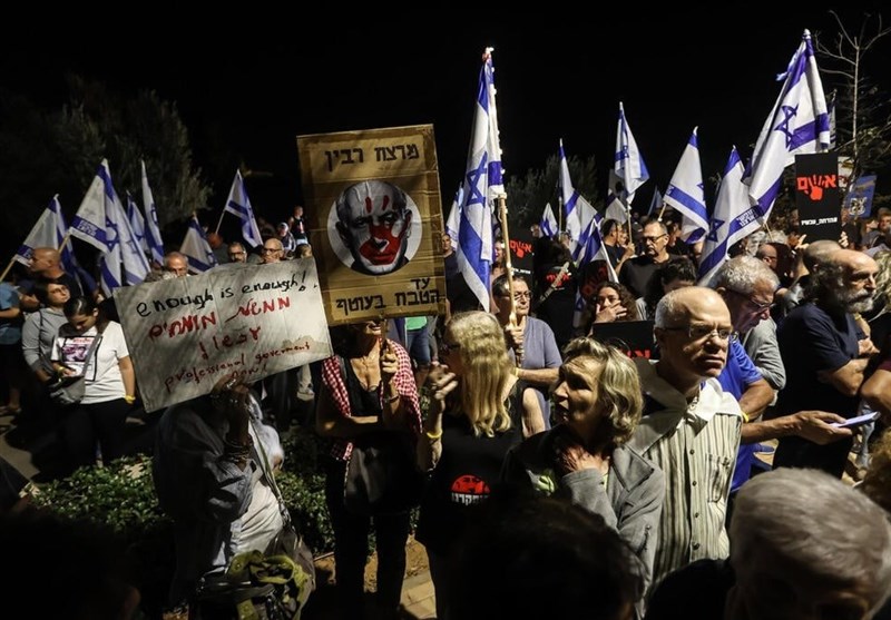 הפגנות סוערות מול בתי נתניהו: &quot;אשם&quot;