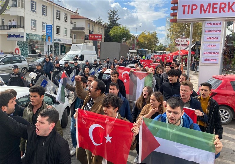 تجمع مردم آنکارا در اعتراض به سفر وزیر خارجه آمریکا به ترکیه