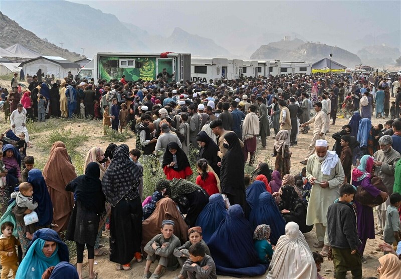 بیش از 19 هزار خانوار افغان در گذرگاه مرزی تورخم کمک‌های نقدی سازمان بین‌المللی مهاجرت را دریافت کردند