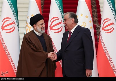 İran Cumhurbaşkanı Tacikistan&apos;da