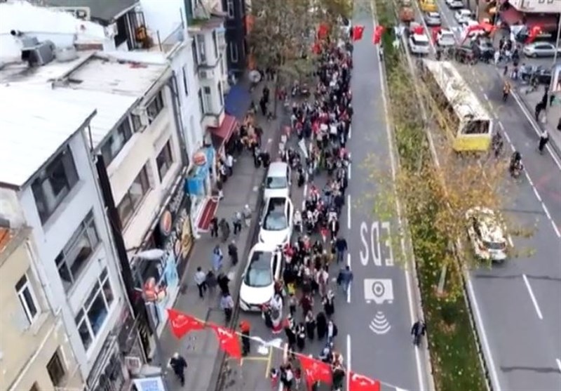 İstanbul&apos;da Filistin&apos;e destek yürüyüşü