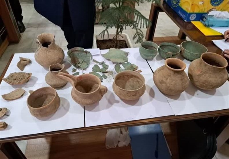 کشف جام‌های 3500 ساله از قاچاقچیان در رباط‌کریم