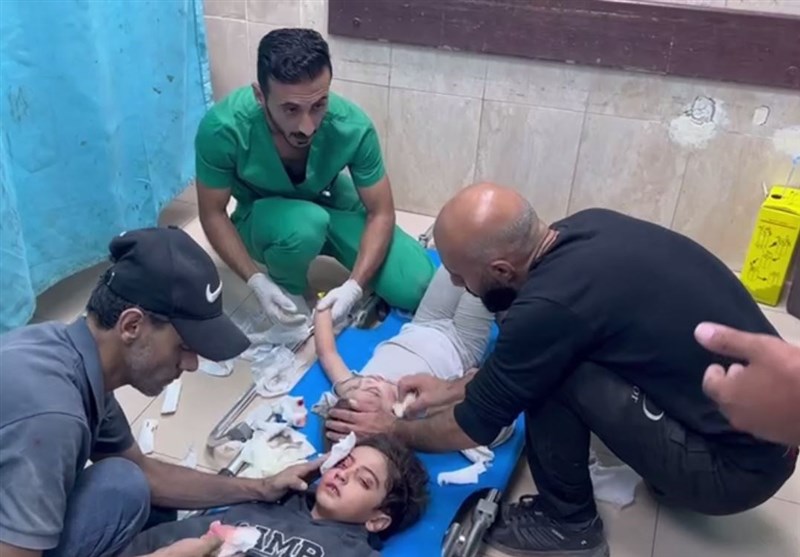 مراسل تسنیم فی غزة: المستشفیات مملوءة بالجرحى وأعدادهم تفوق قدرة الطواقم الطبیة لاسعافهم