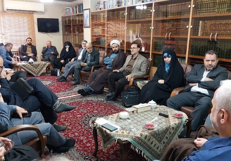 دیدار جمعی از مسئولان استان اصفهان با امام جمعه اصفهان+ تصویر