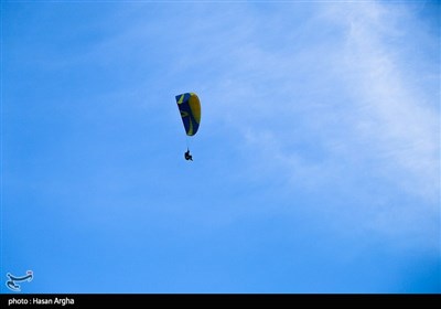 پرواز چتربازان به مناسبت هفته بسیج - زنجان