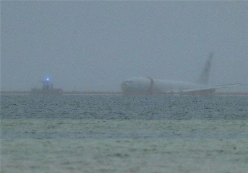 US Navy P-8A Poseidon Ends Up in Ocean After Overshooting Runway