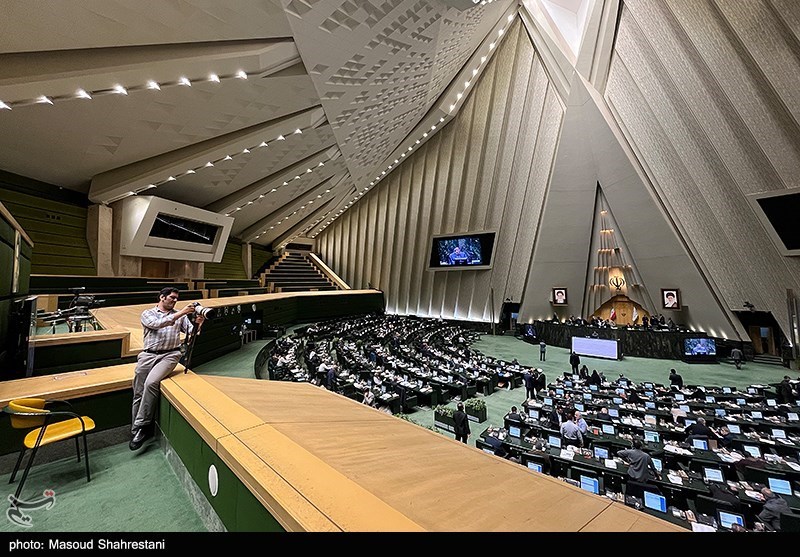پاسخ قالیباف به نماینده تهران درباره اجازه مجلس برای پرداخت پاداش نجومی به مدیران