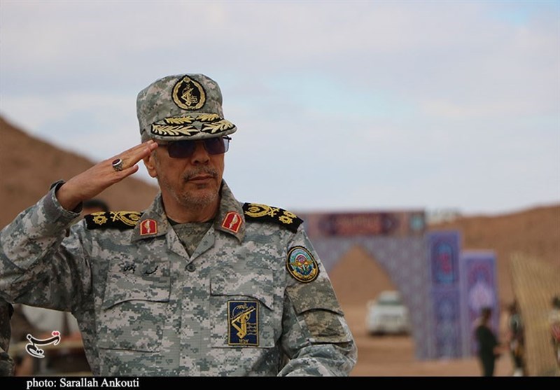 سرلشکر باقری: 40 هزار سرباز در دستگاه‌های دولتی مسئولیت‌هایی را آغاز می‌کنند/ قدر سربازان عزیز را می‌دانیم