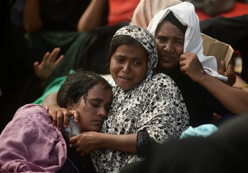 Hundreds of Rohingya Come Ashore in Indonesia, Joining about 1,000 This Week