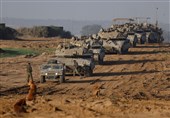 خروج خودروهای نظامی اسرائیل از نوار غزه بعد از آغاز آتش‌بس موقت