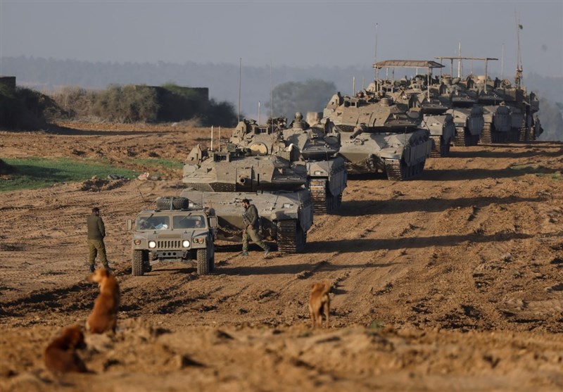 خروج خودروهای نظامی اسرائیل از نوار غزه بعد از آغاز آتش‌بس موقت