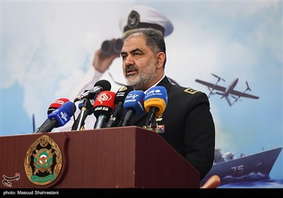 دریادار ایرانی: بزودی ناو هواپیمابر آمریکایی را از منطقه بیرون می‌کنیم 