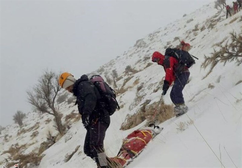 گرفتارشدن یک تیم کوهنوردی در اشترانکوه؛ بالگرد اعزام شد