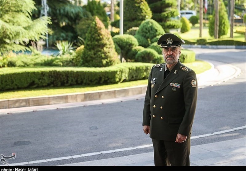 Iranian Defense Minister Cautions Westerners to Leave Region