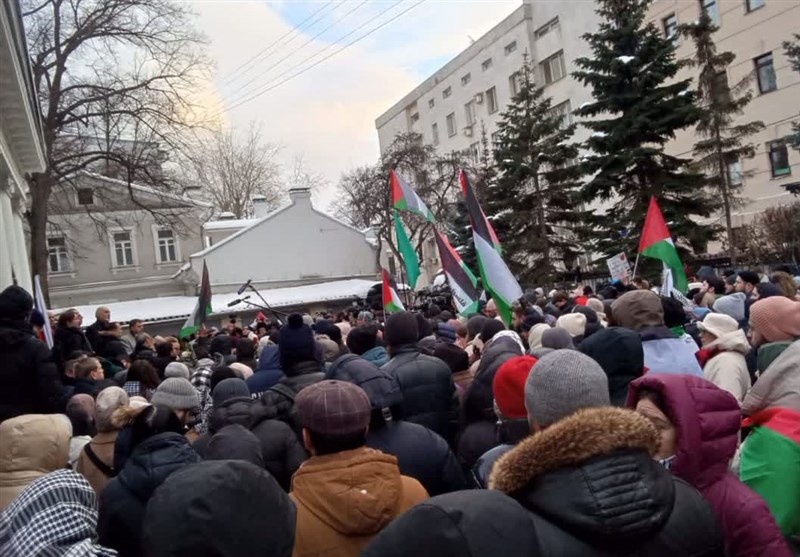 تجمع مردم روسیه در مقابل سفارت فلسطین در حمایت از مردم غزه